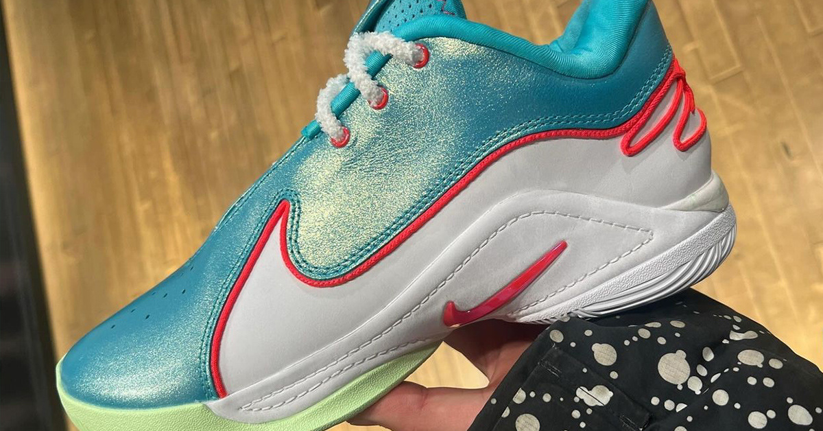 Holiday spirit at Nike: The Nike LeBron 22 gets a festive “Christmas”